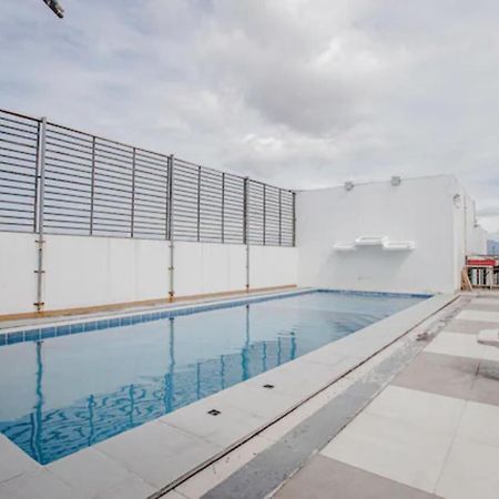 Oyo 637 Fox Hotel Quezon City Exterior photo